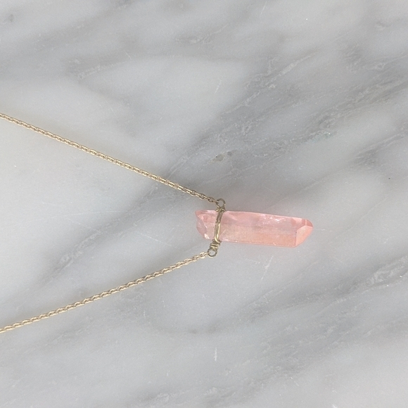 Gold plated necklace with pink crystal - Picture 2 of 4